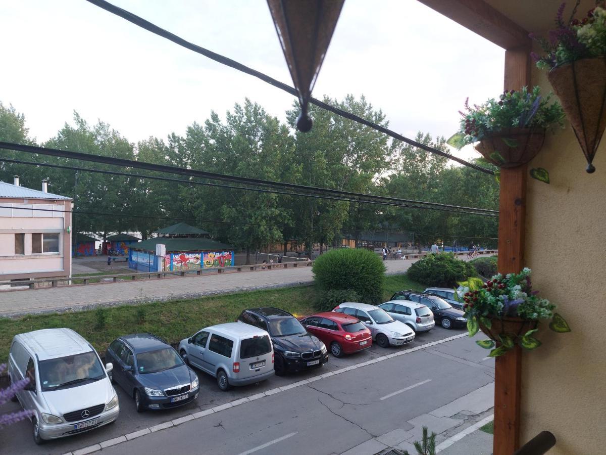 River Lux Sremska Mitrovica Exteriör bild