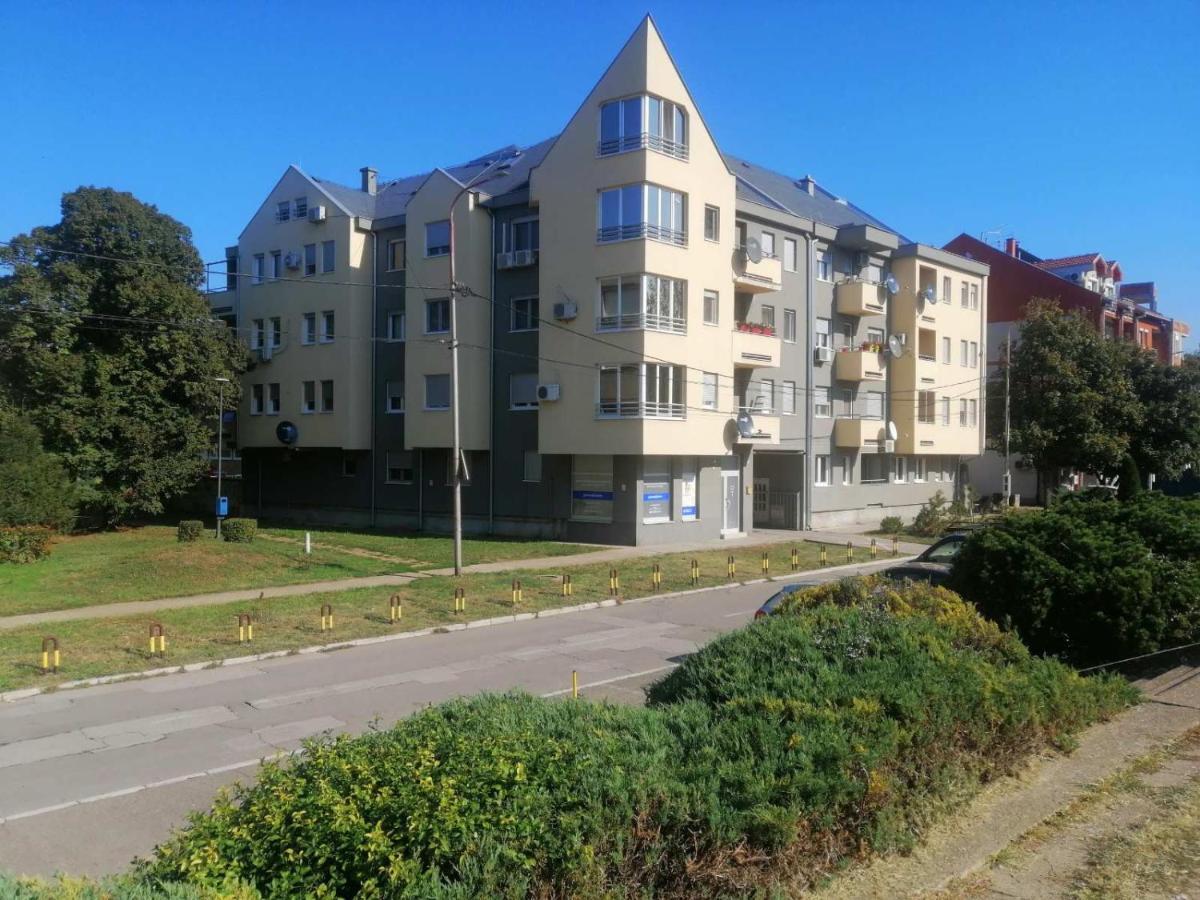 River Lux Sremska Mitrovica Exteriör bild